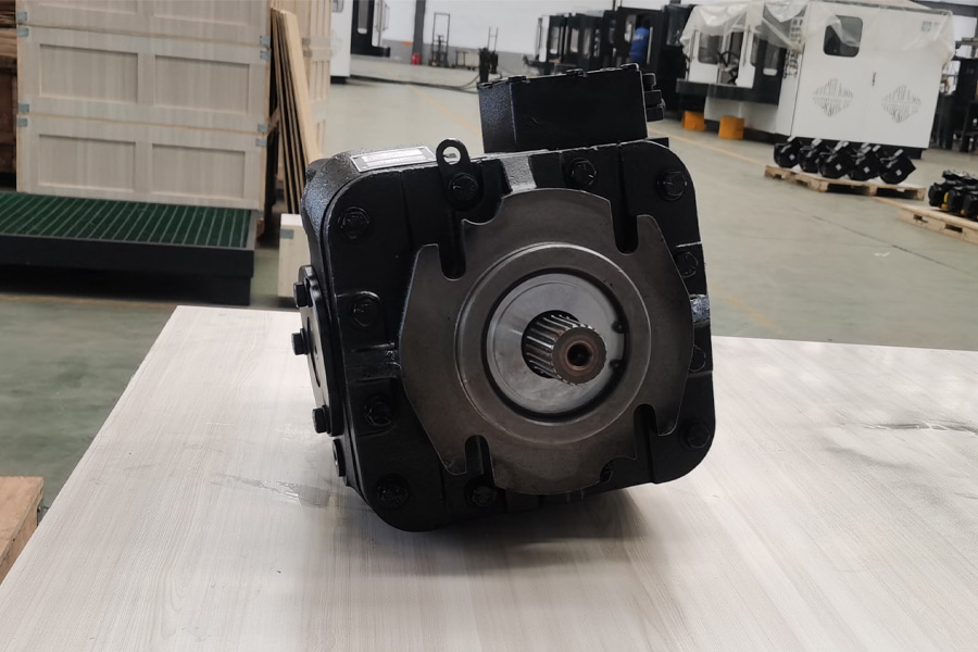 Combine harvester hydraulic pump