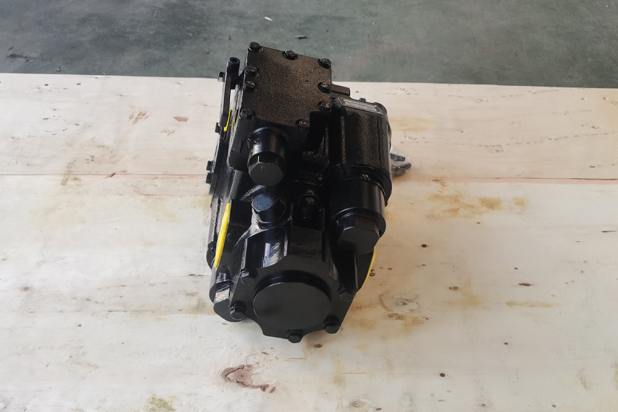 Harvester hydraulic piston pump