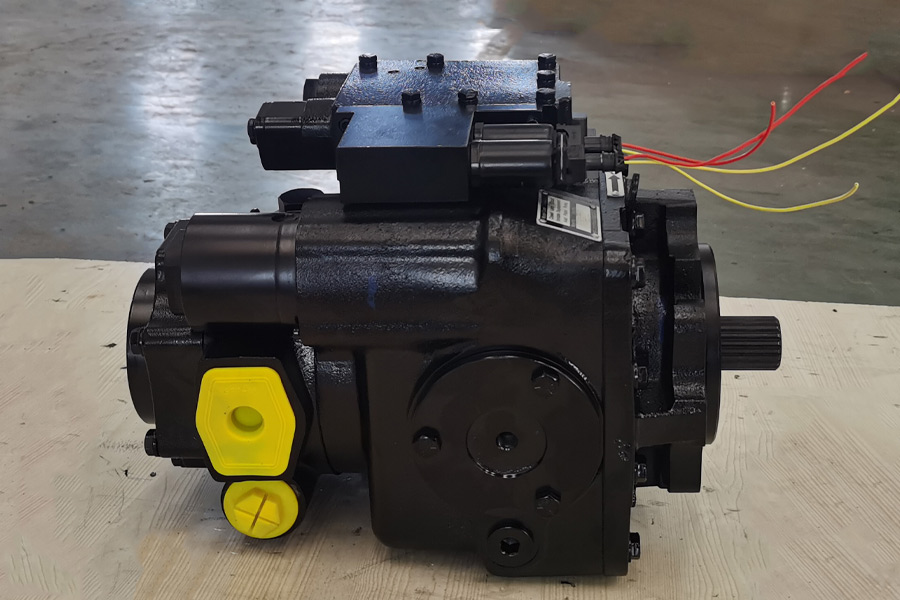 Road roller axial piston pump