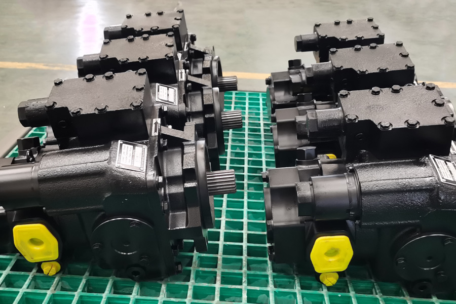 Snow plow hydraulic piston pump