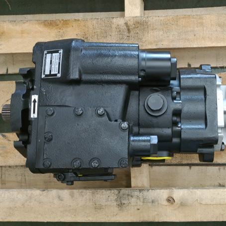 Sugar beet harvester hydraulic pump motor system